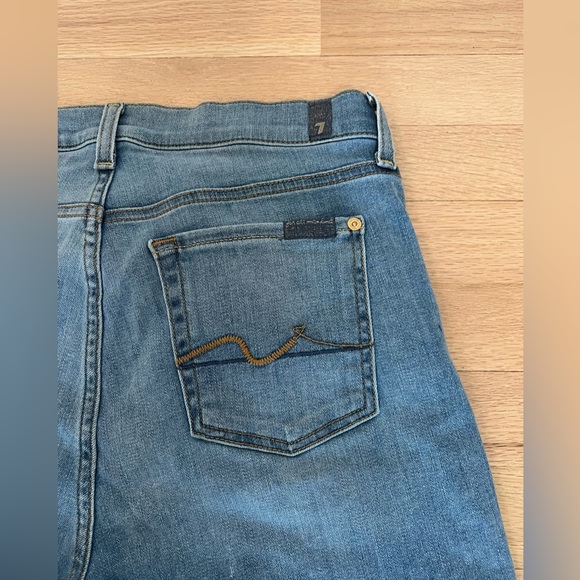 7 for all Mankind High Rise Gwenevere Ankle Cut Jeans.  Women’s size 30. - Picture 5 of 6